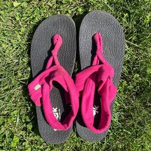 SANUK foam sandals